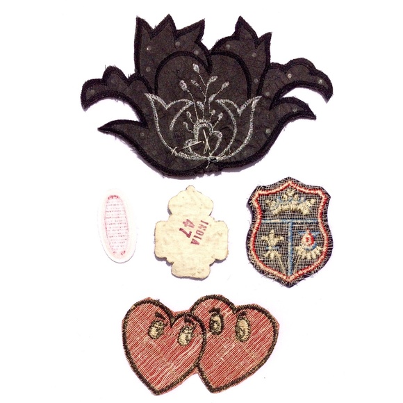 🦋 5 vintage sew-on appliqués patches metallic embroidered crest flower heart - Picture 2 of 2